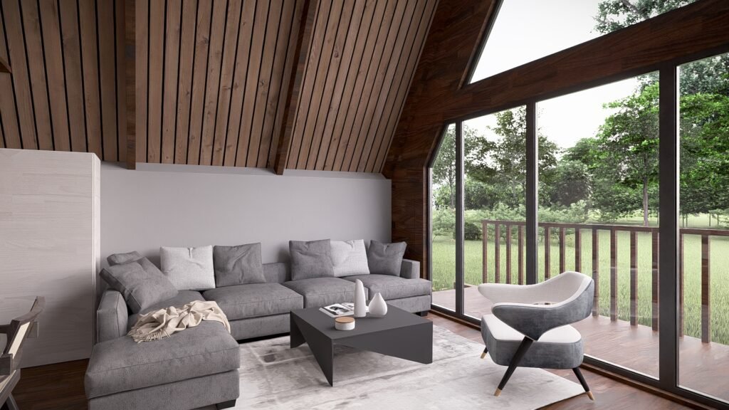 Geniş cam pencereleri olan ve doğal ışık alan, modern bir kanepe ve mobilyalarla döşenmiş bungalov oturma odası